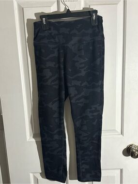 Danskin Camo Leggings Size Small/Petite Black Gray Athletic Workout Pants